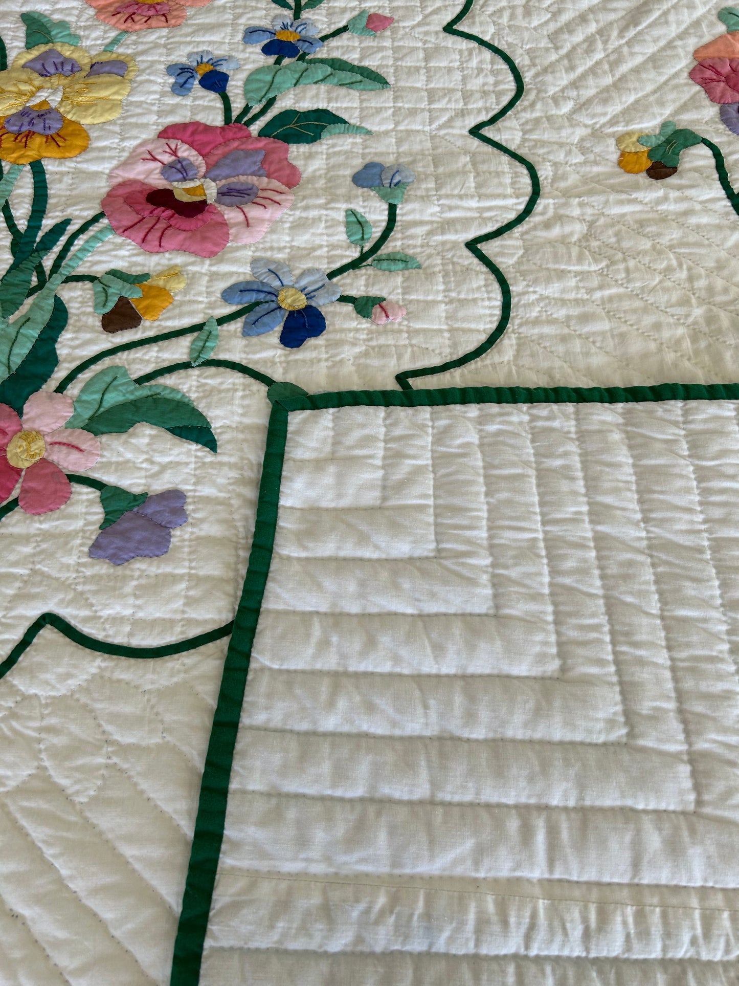 Green Pansy Appliqué Quilt | 1940s