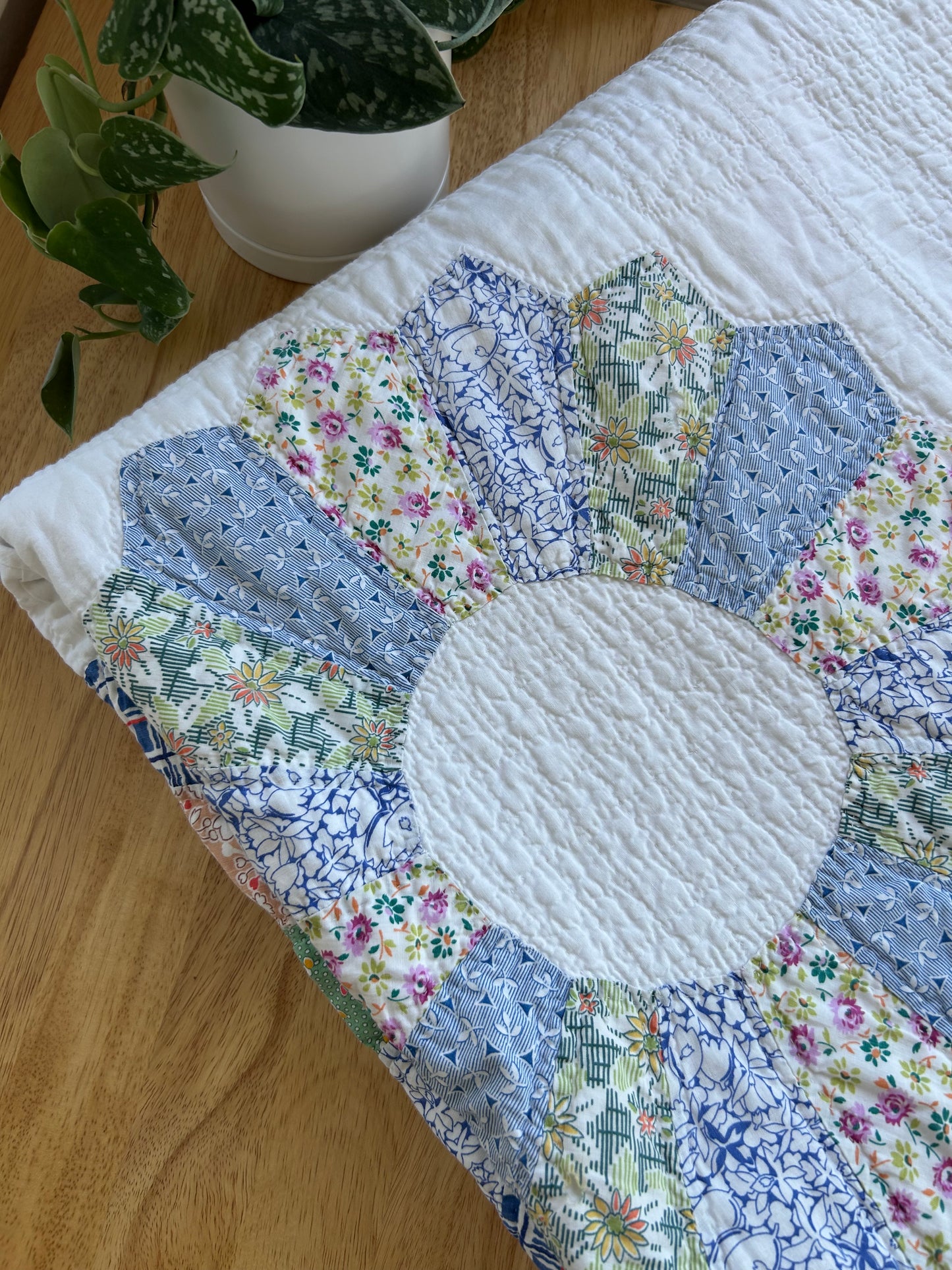 Feedsack Dresden Plate Quilt | 1930s