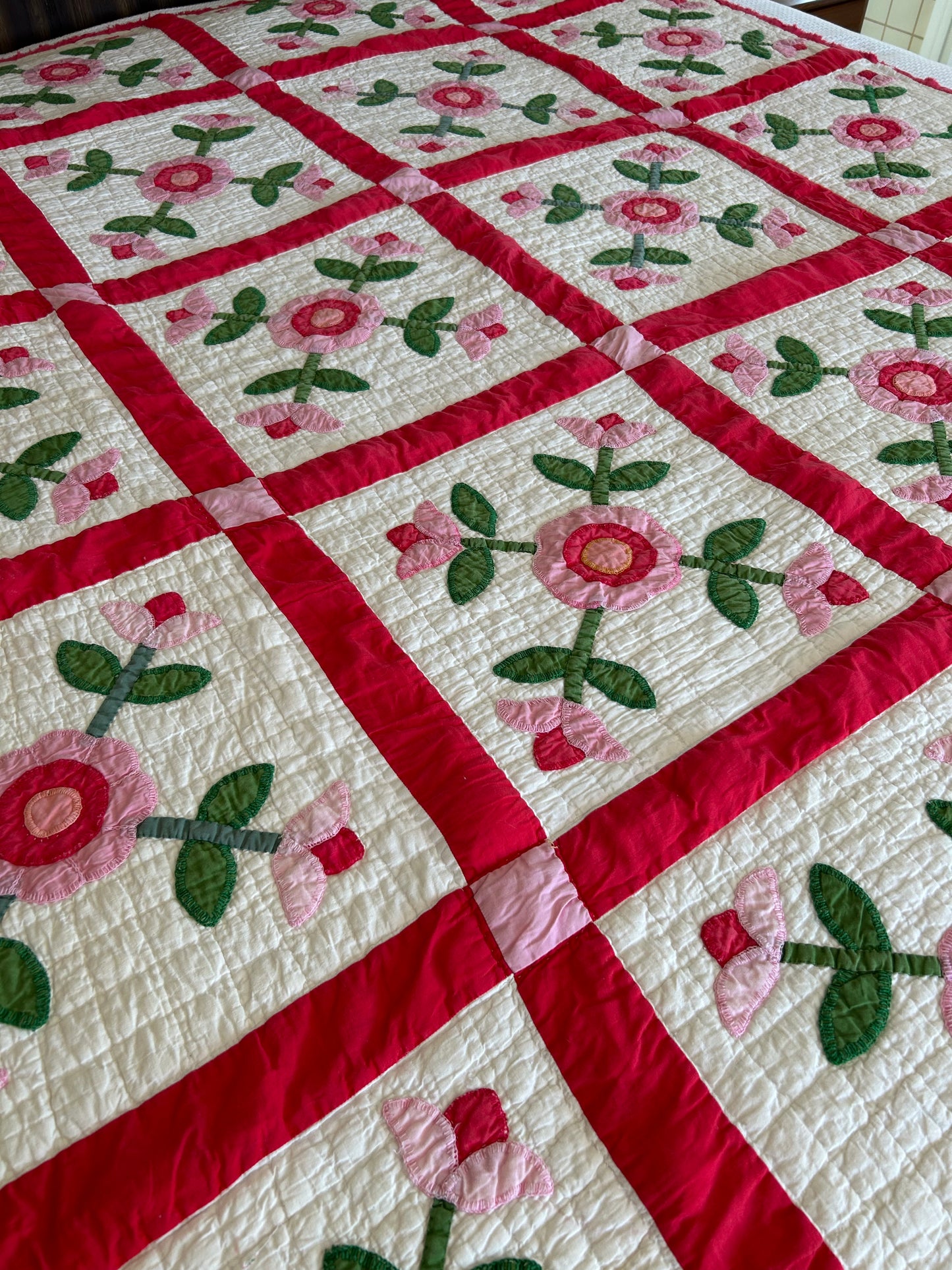 Vintage Rose of Sharon Quilt | 1970s