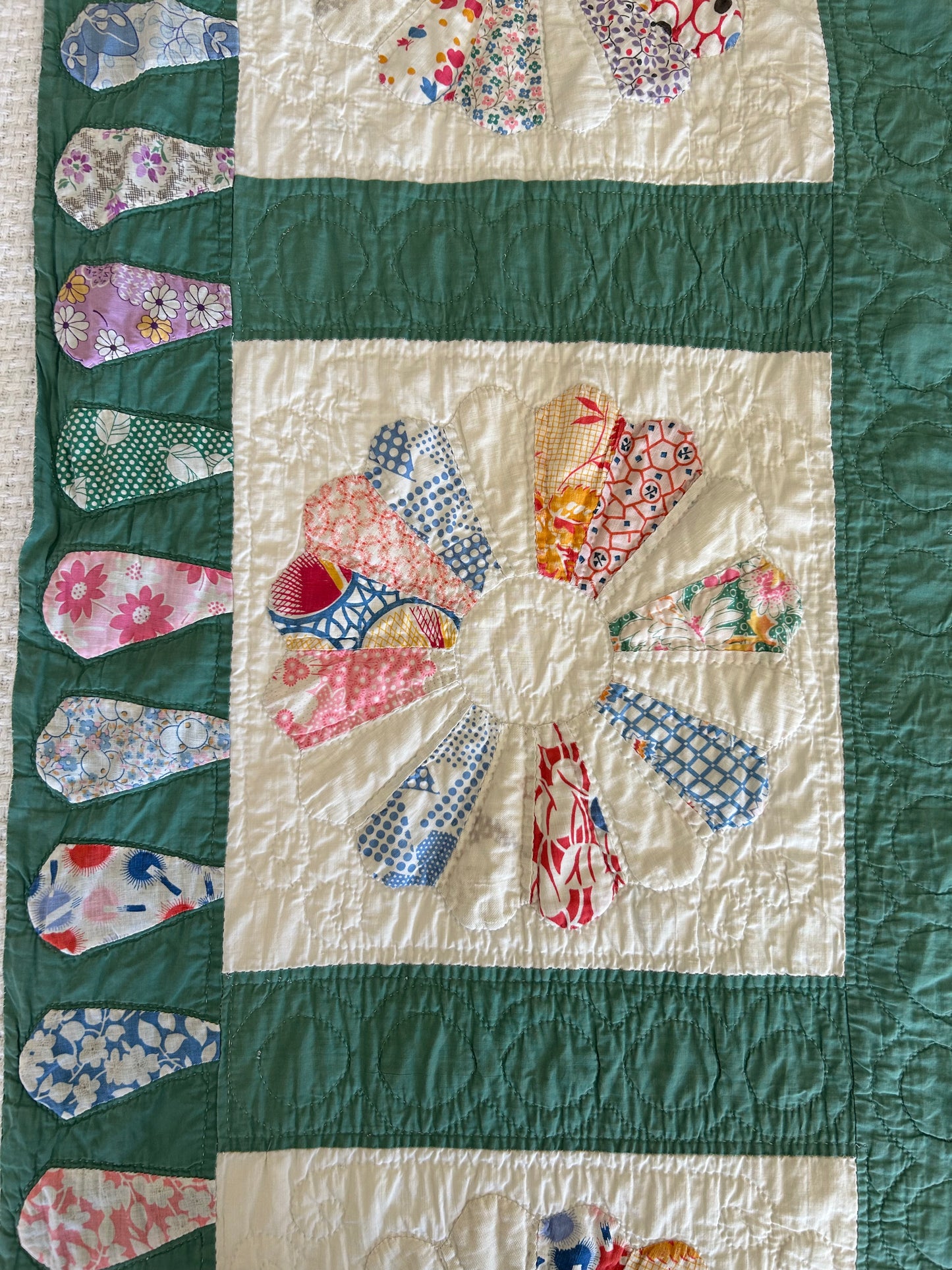 Feedsack Dresden Plate Quilt with Green Sashing | 1940s