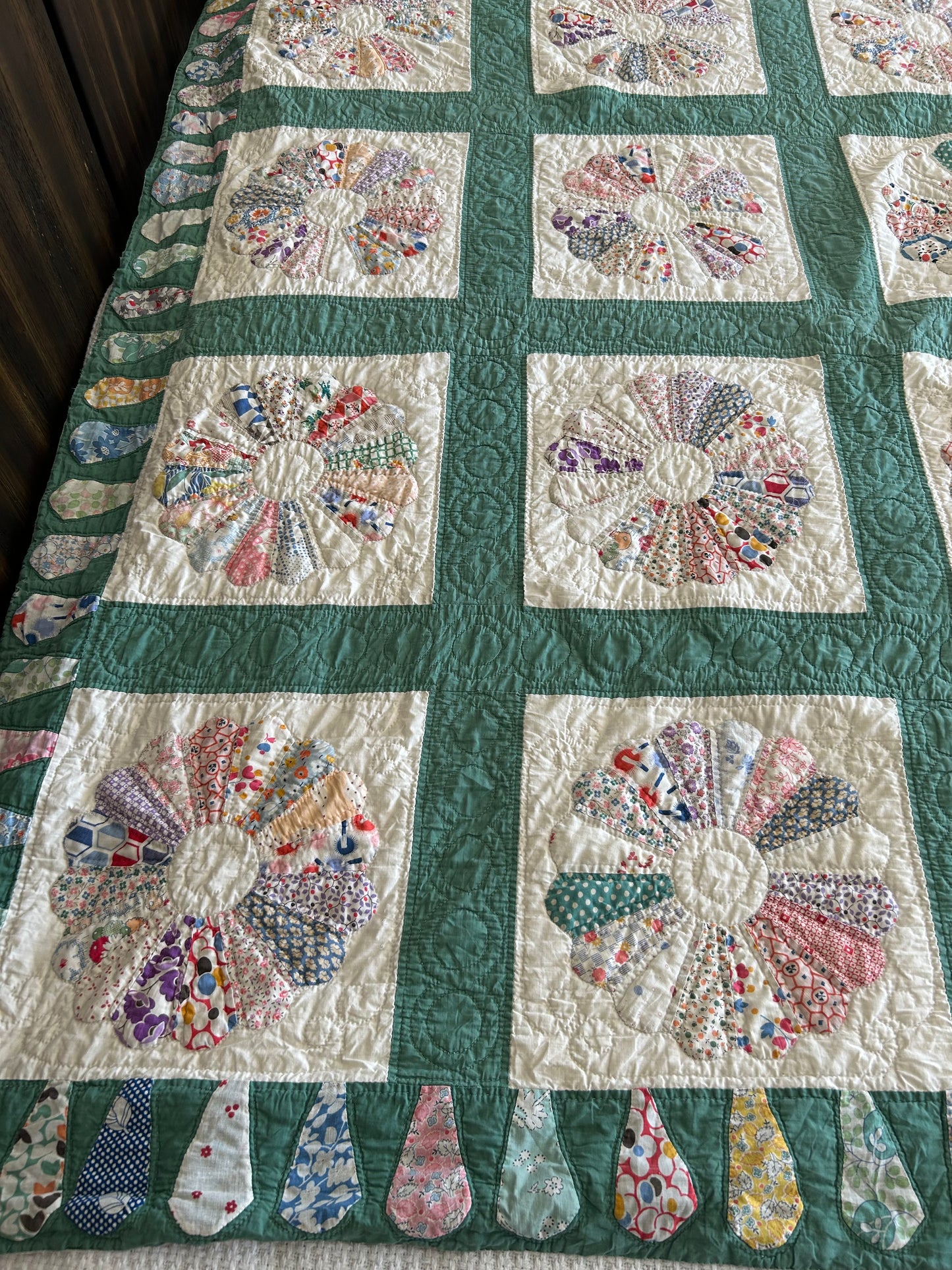 Feedsack Dresden Plate Quilt with Green Sashing | 1940s