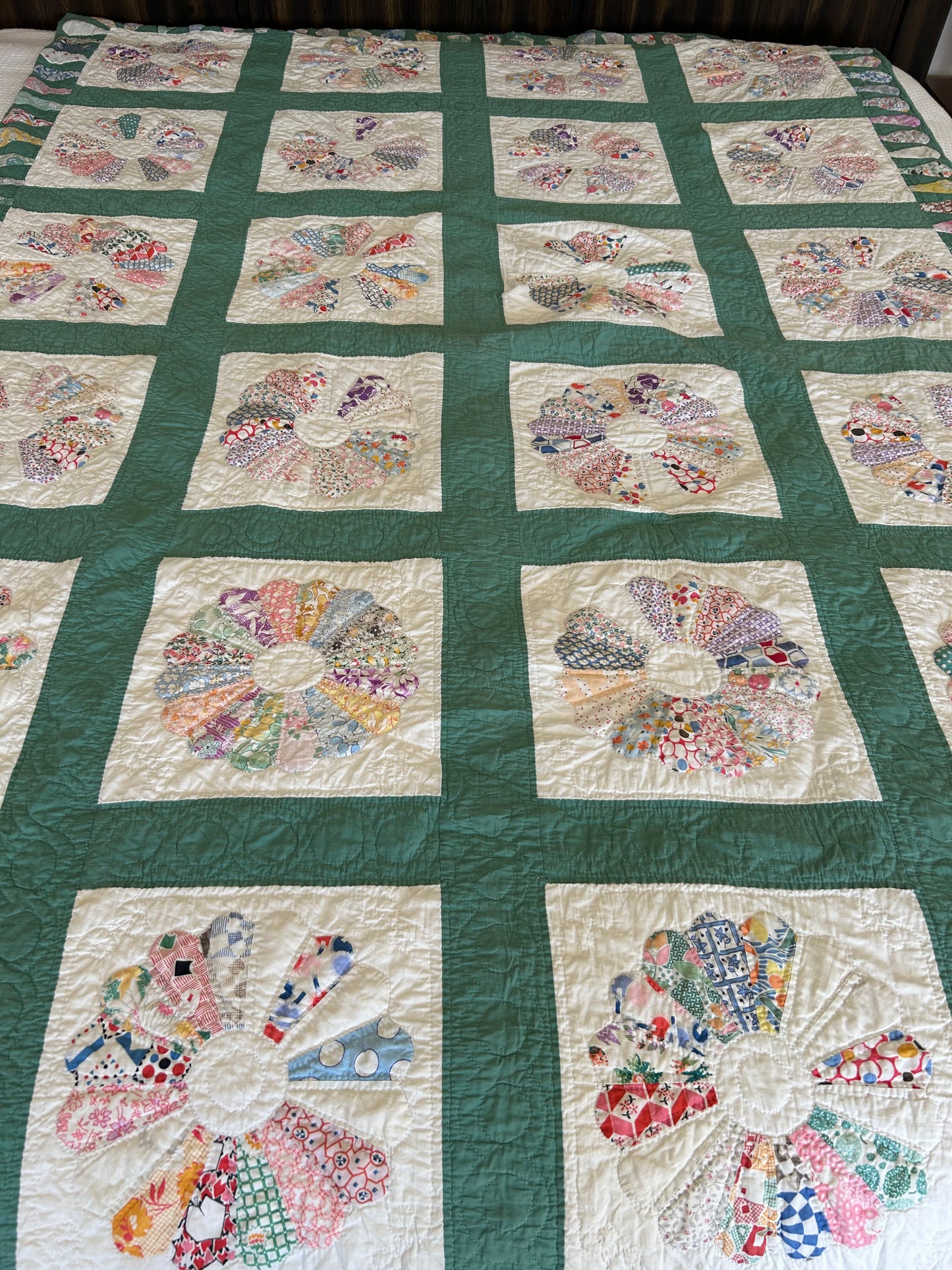 Feedsack Dresden Plate Quilt with Green Sashing | 1940s
