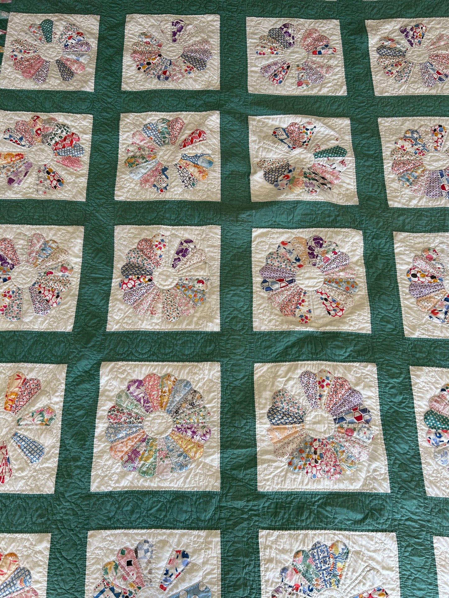 Feedsack Dresden Plate Quilt with Green Sashing | 1940s