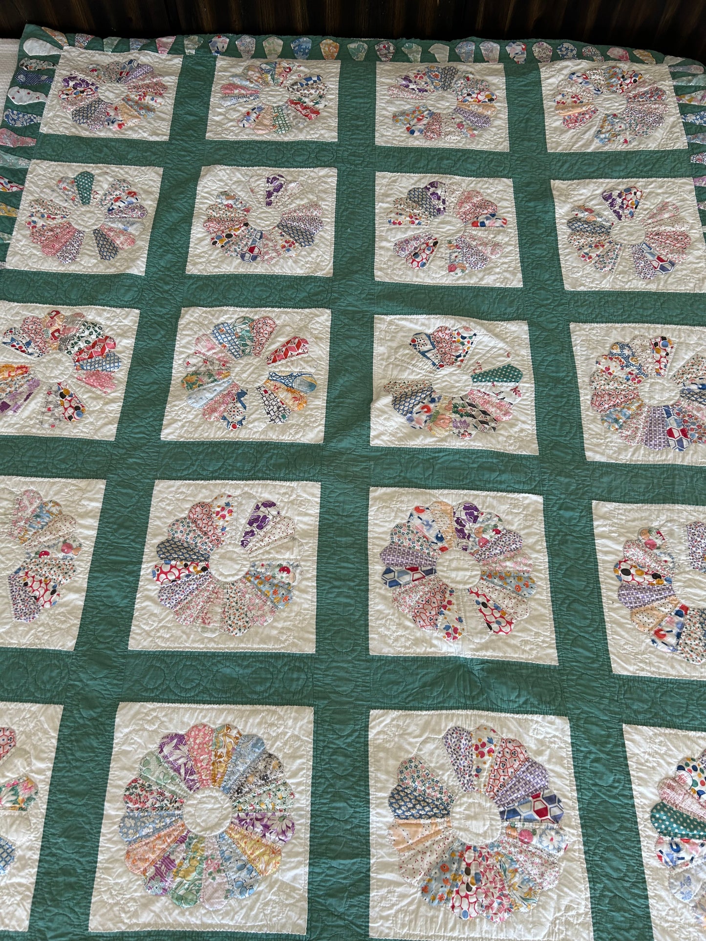 Feedsack Dresden Plate Quilt with Green Sashing | 1940s
