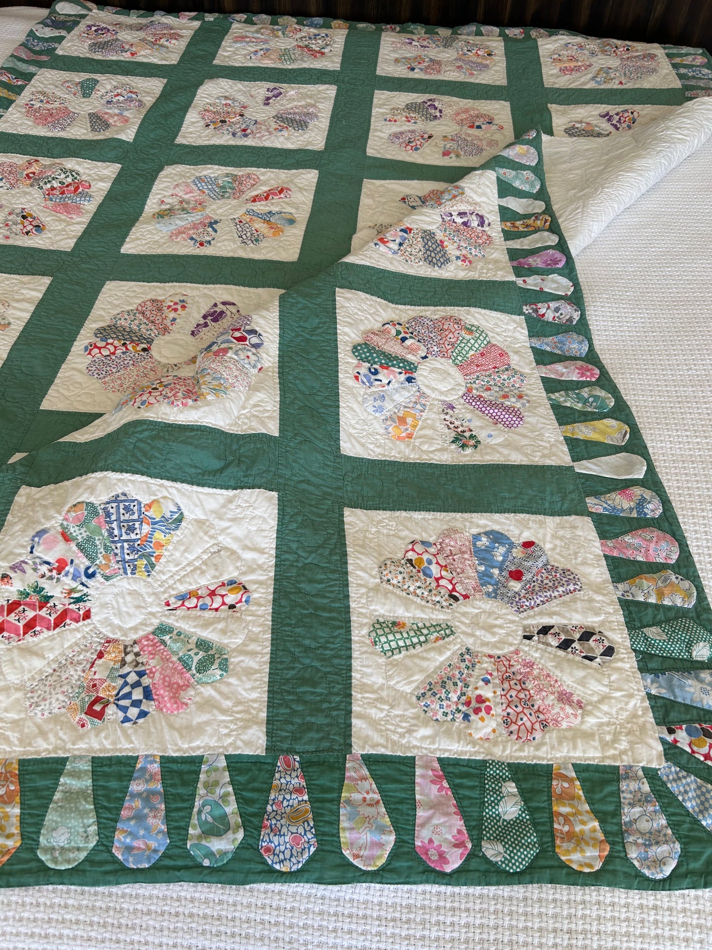Feedsack Dresden Plate Quilt with Green Sashing | 1940s