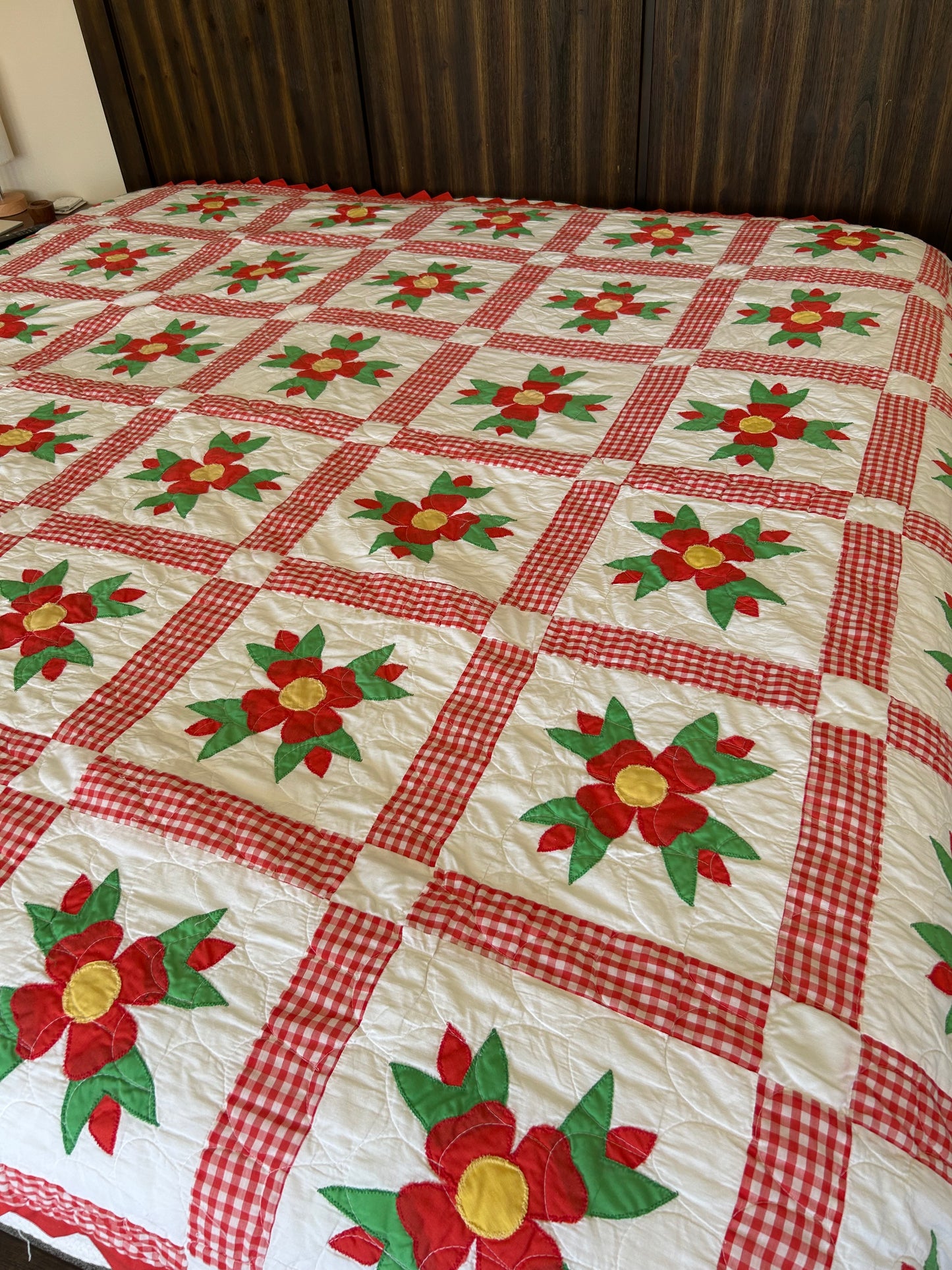 Gingham Rose of Sharon Quilt