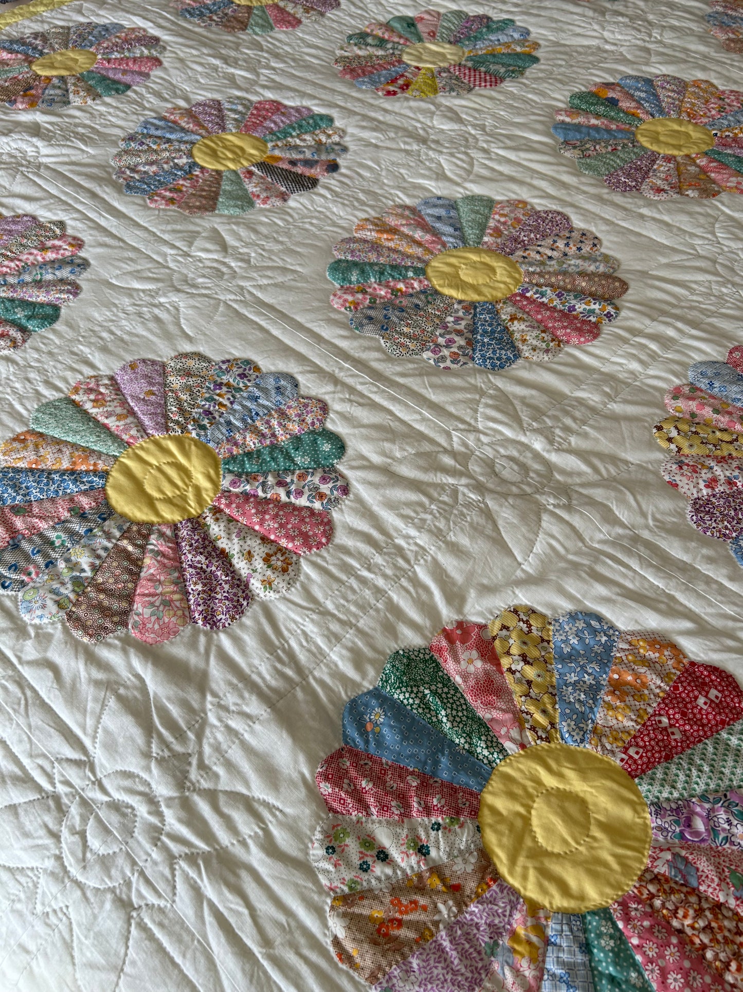 Yellow Dresden Plate Quilt | 1940s