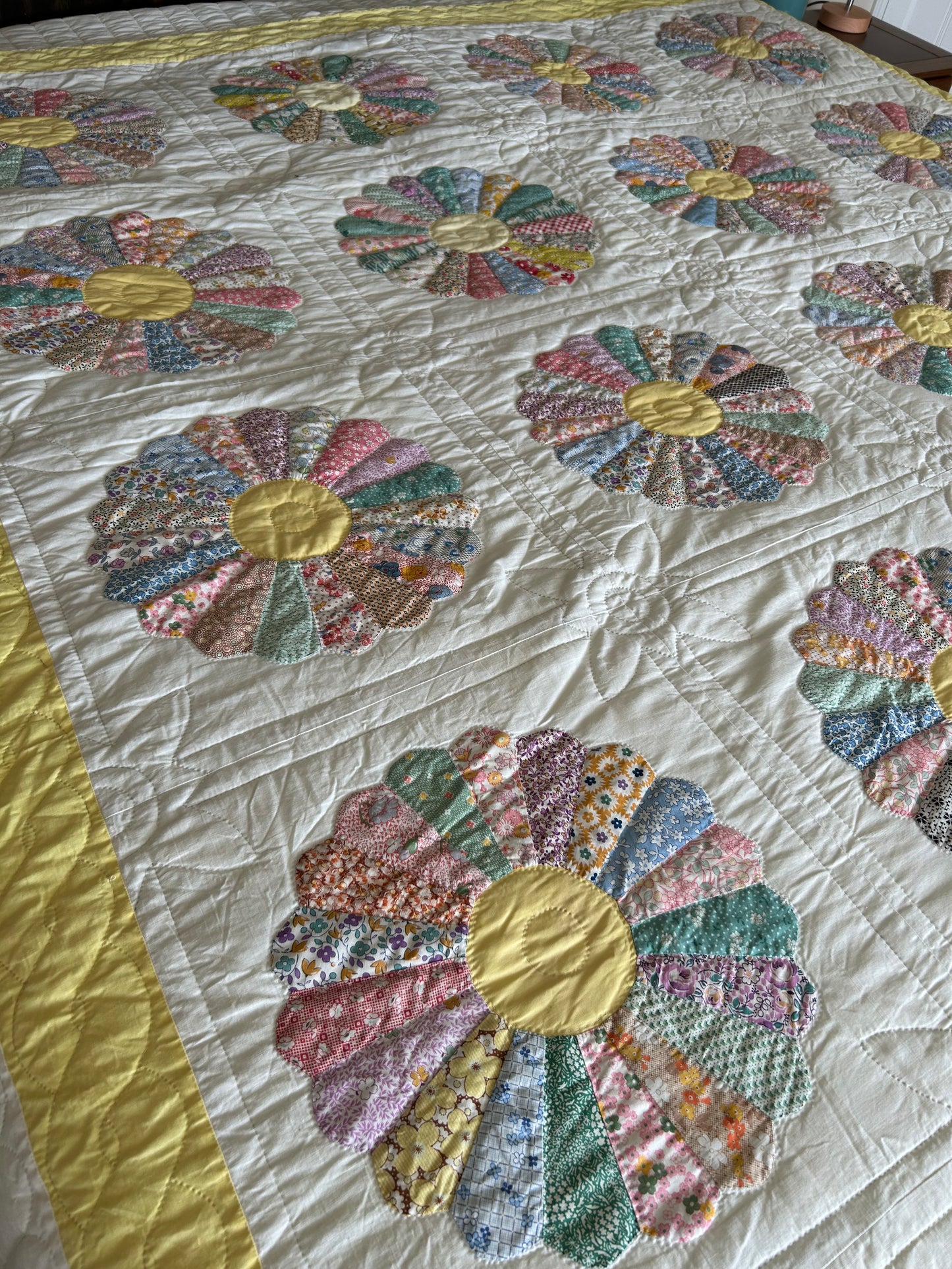 Yellow Dresden Plate Quilt | 1940s
