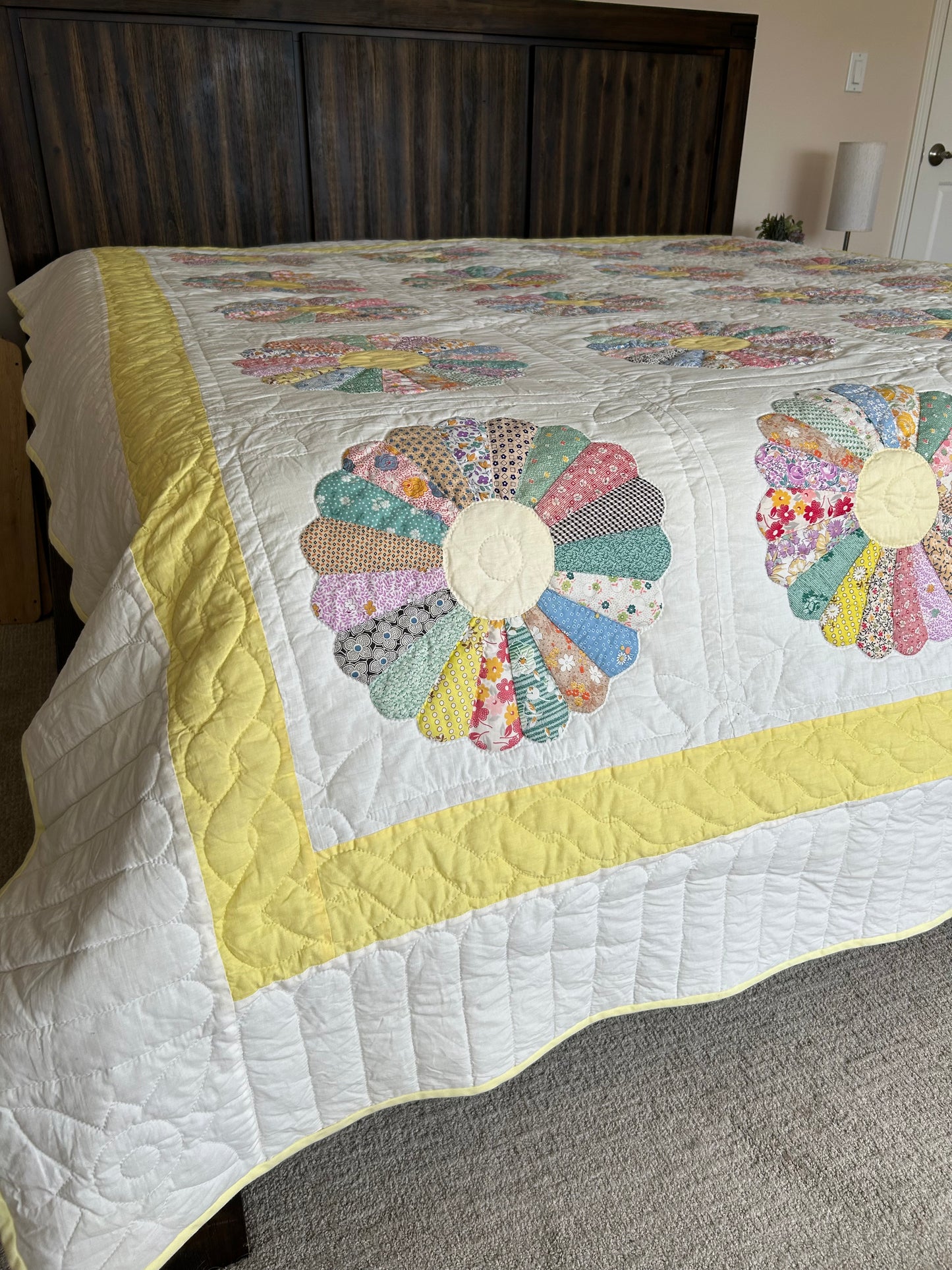 Yellow Dresden Plate Quilt | 1940s