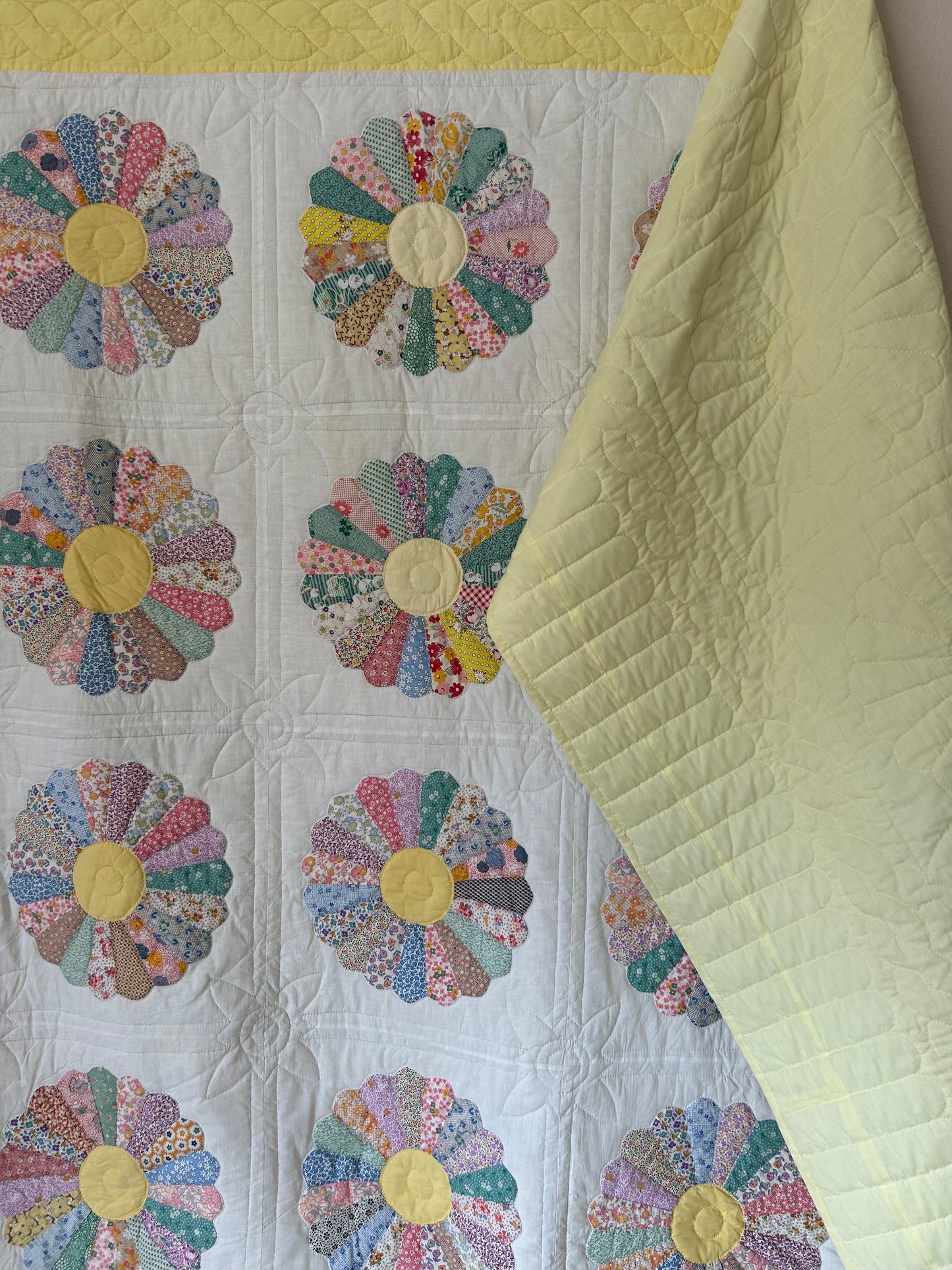Yellow Dresden Plate Quilt | 1940s