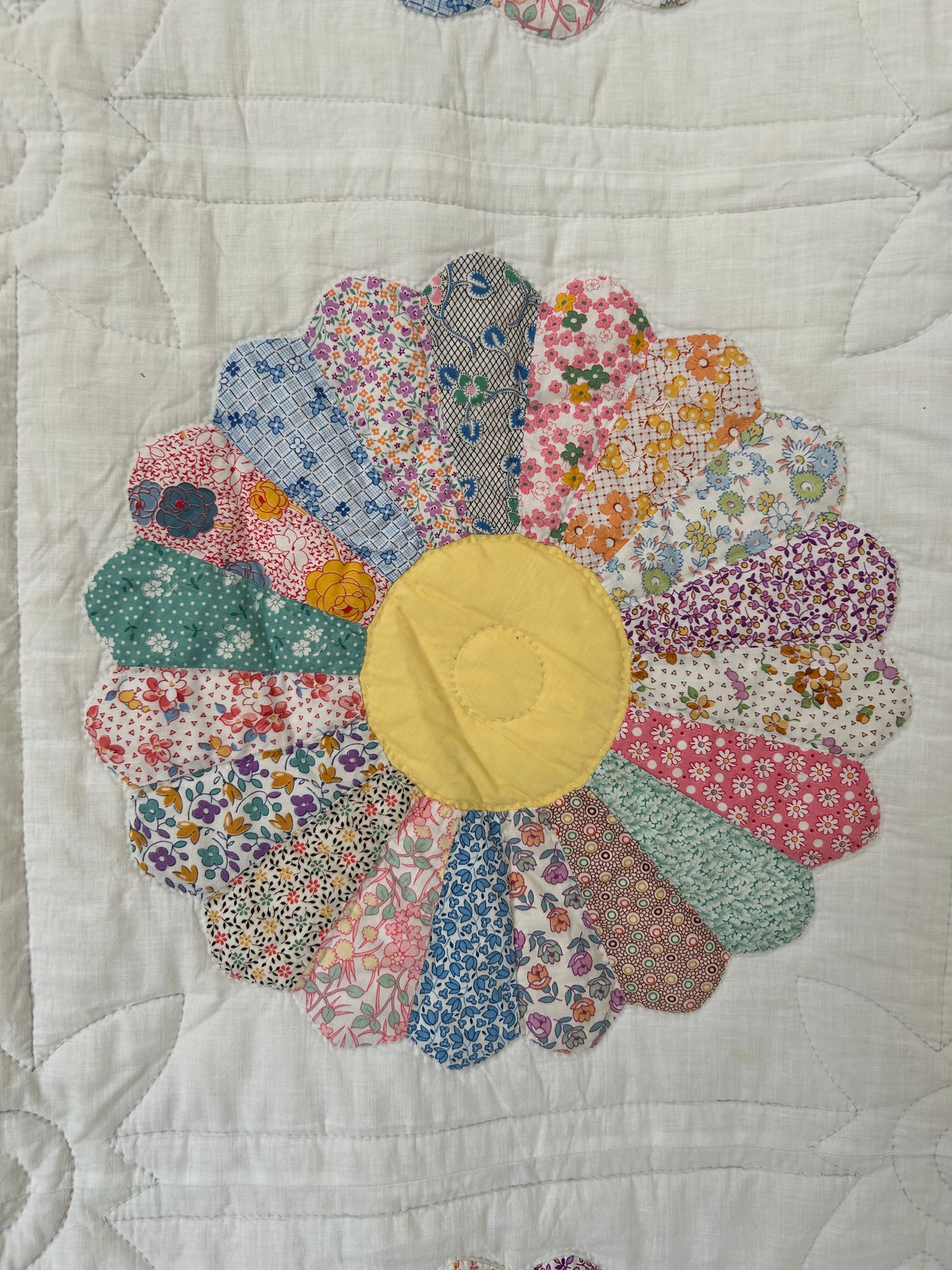 Yellow Dresden Plate Quilt | 1940s