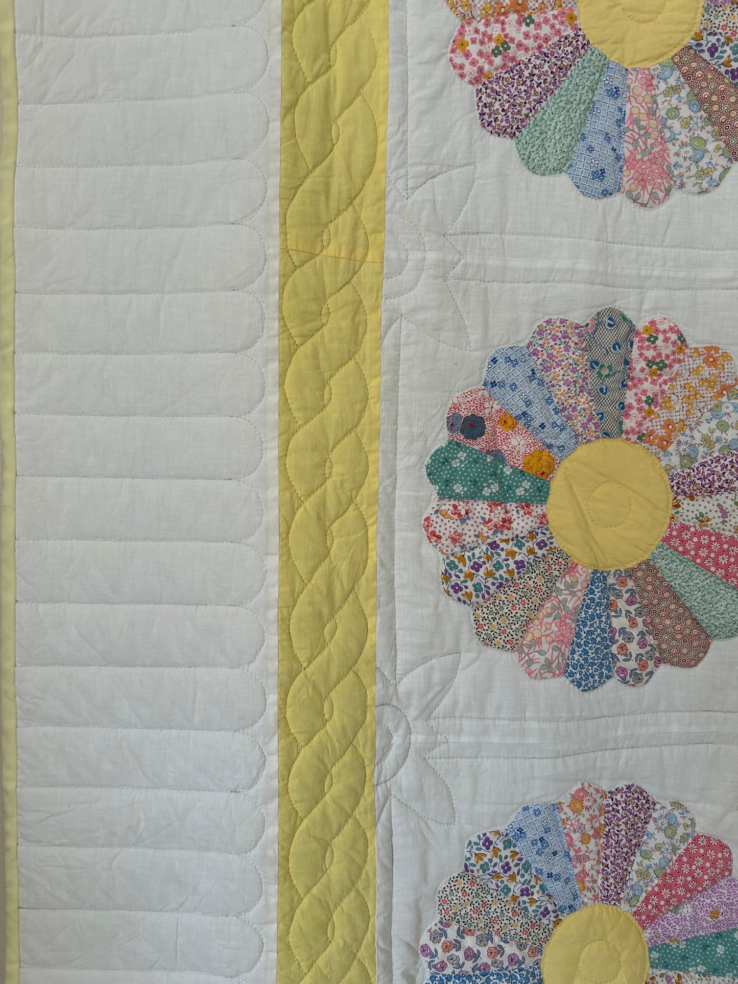 Yellow Dresden Plate Quilt | 1940s