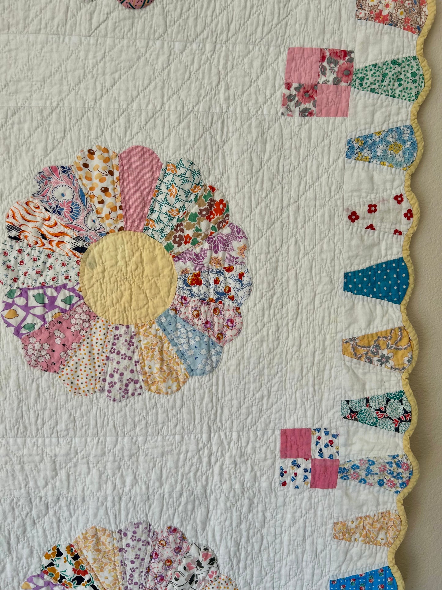 Feedsack Dresden Plate Quilt | 1940s