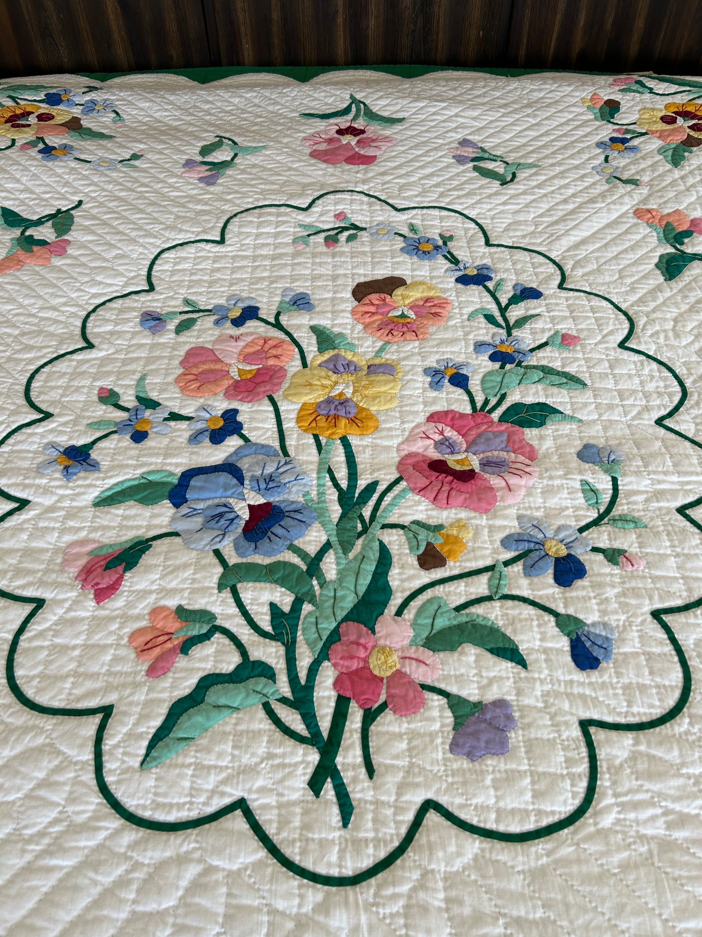 Green Pansy Appliqué Quilt | 1940s
