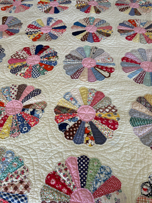 Colorful Dresden Plate Quilt