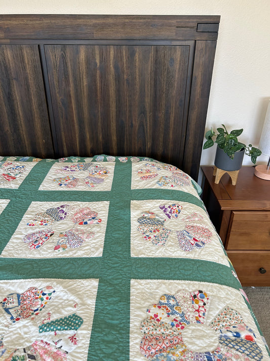 Feedsack Dresden Plate Quilt with Green Sashing | 1940s