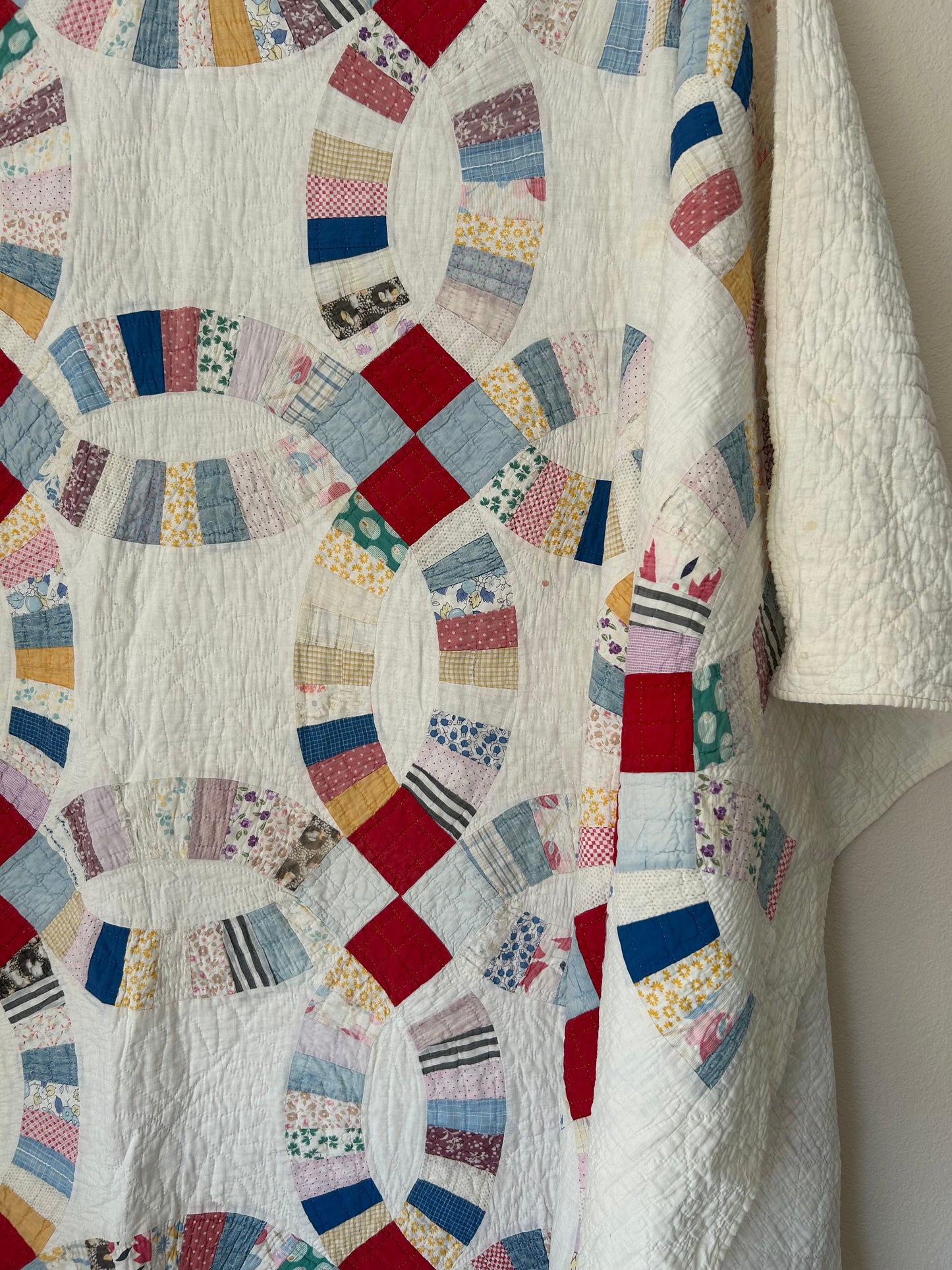 Scrappy Feedsack Wedding Ring Quilt | 1930s