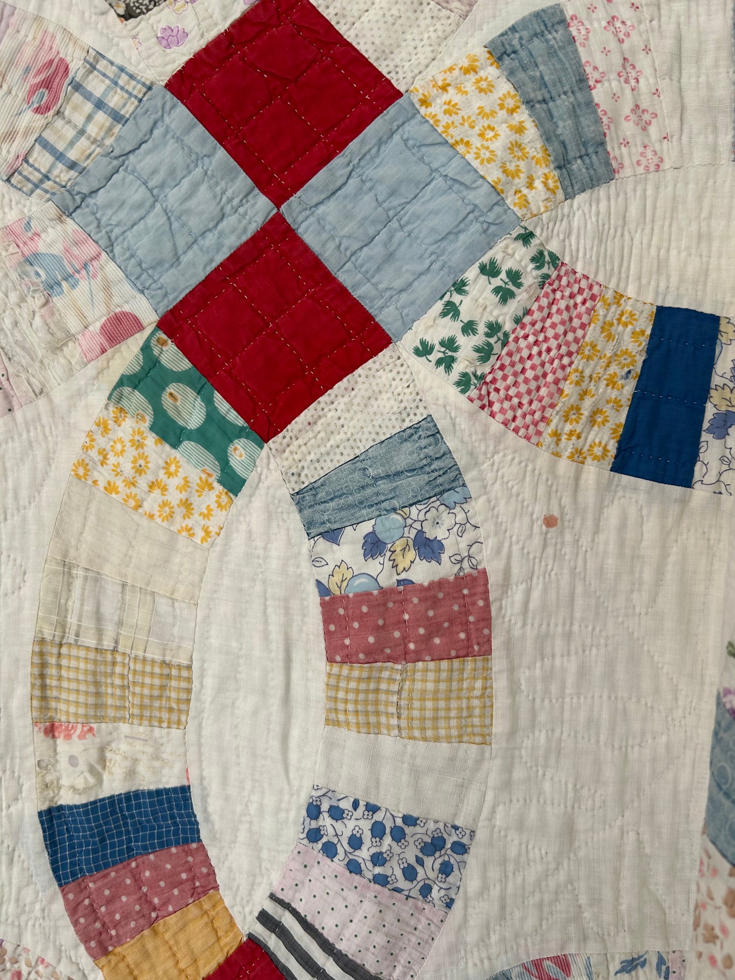 Scrappy Feedsack Wedding Ring Quilt | 1930s