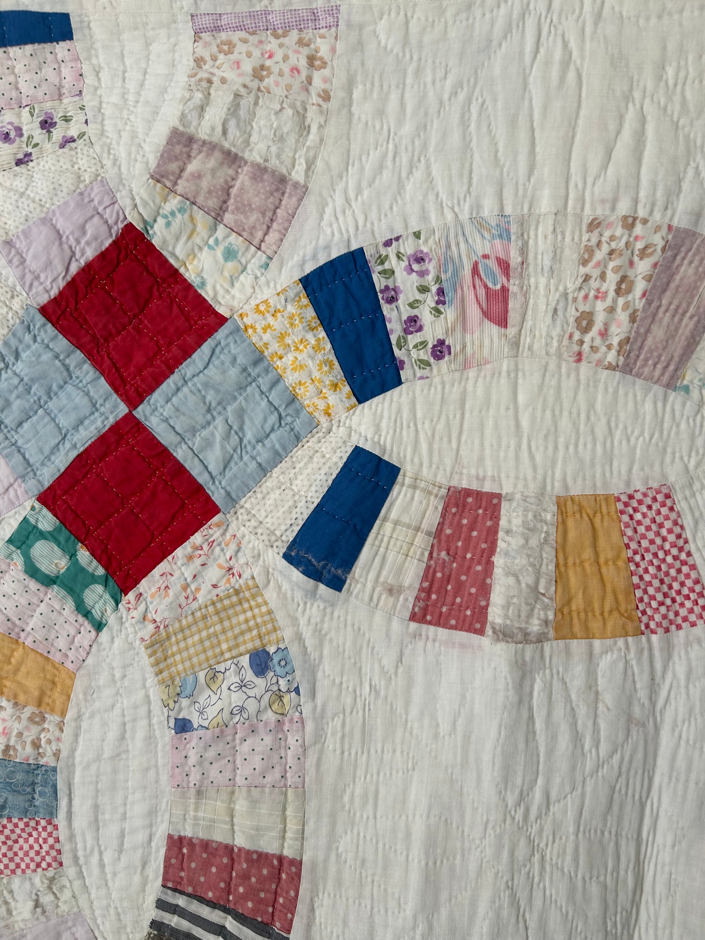 Scrappy Feedsack Wedding Ring Quilt | 1930s