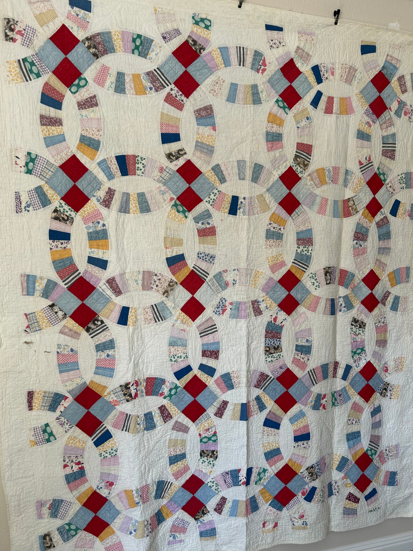 Scrappy Feedsack Wedding Ring Quilt | 1930s