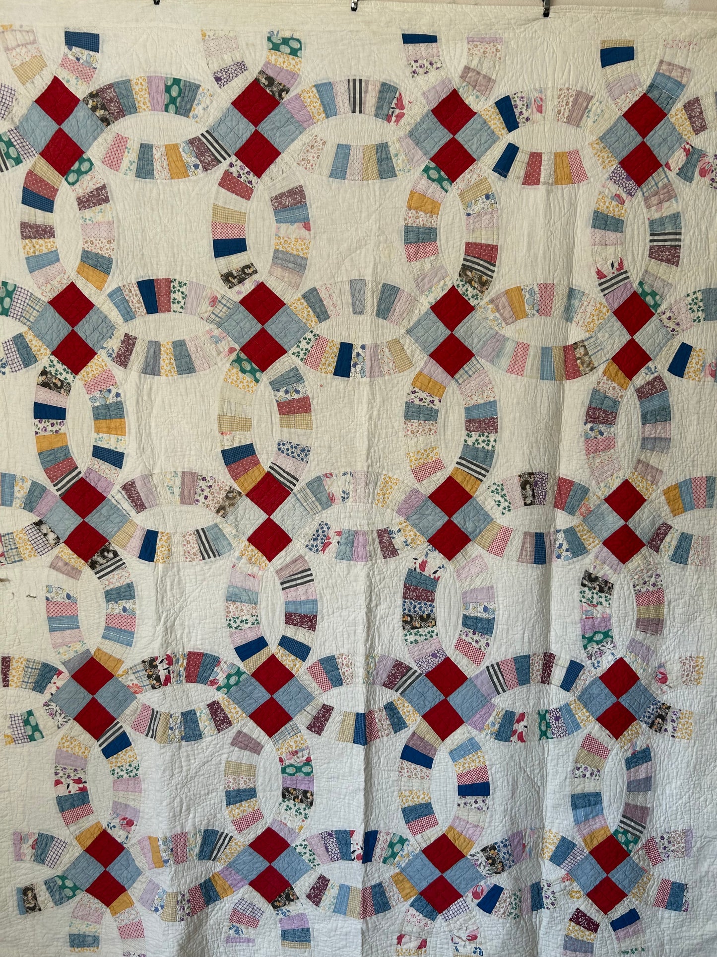 Scrappy Feedsack Wedding Ring Quilt | 1930s