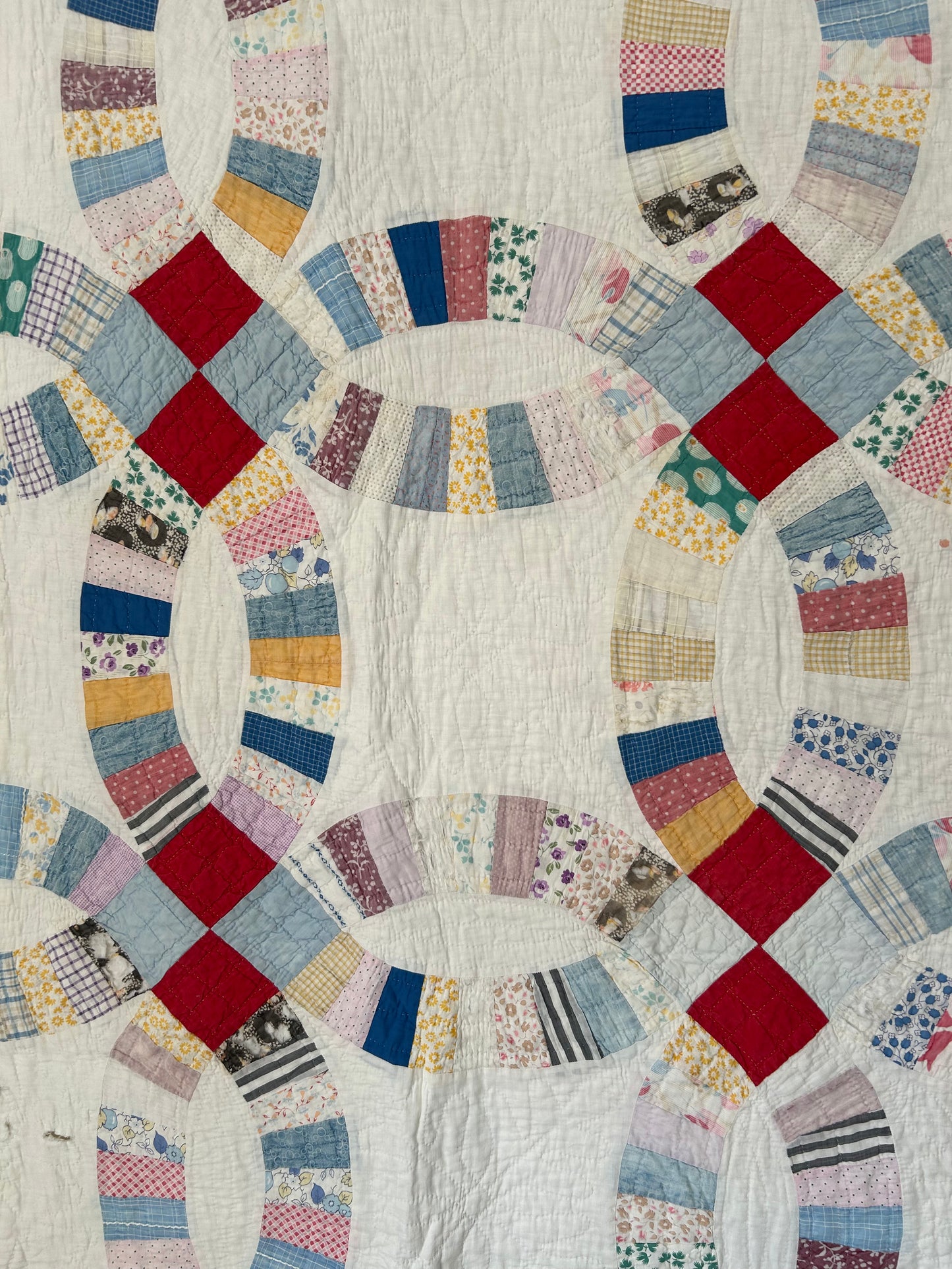 Scrappy Feedsack Wedding Ring Quilt | 1930s