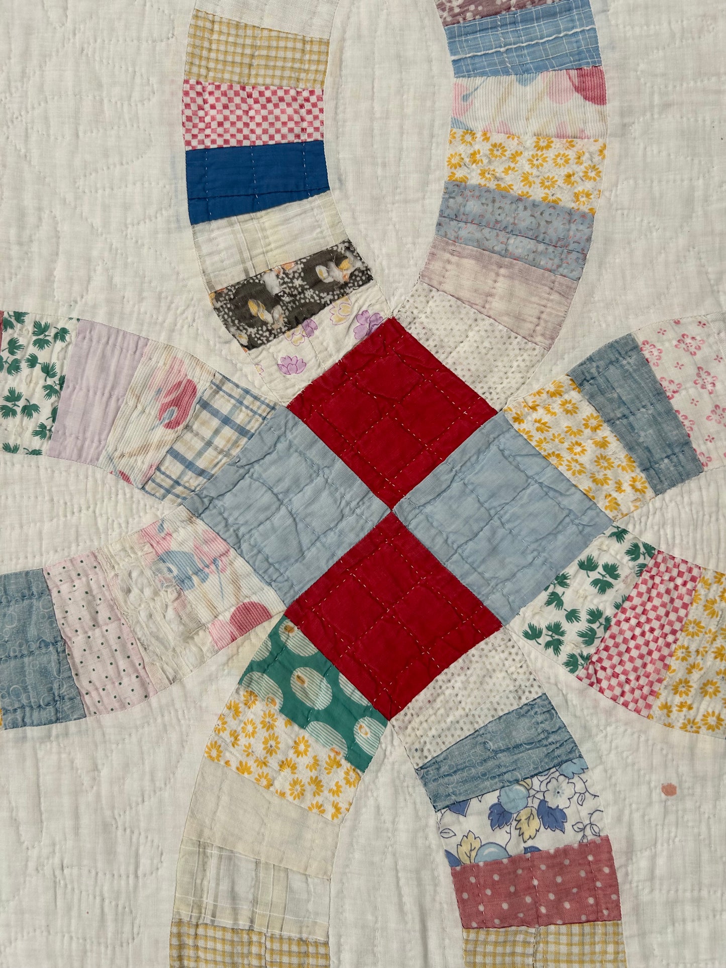 Scrappy Feedsack Wedding Ring Quilt | 1930s