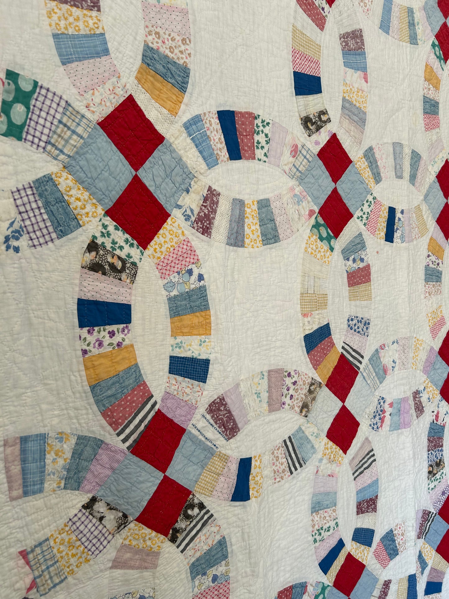 Scrappy Feedsack Wedding Ring Quilt | 1930s