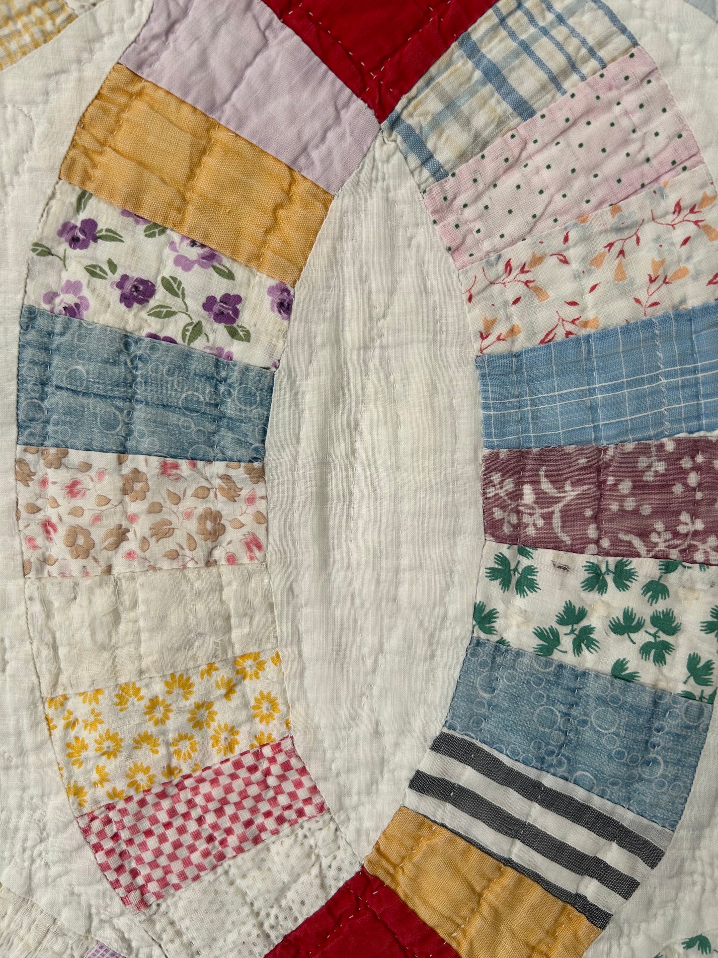 Scrappy Feedsack Wedding Ring Quilt | 1930s