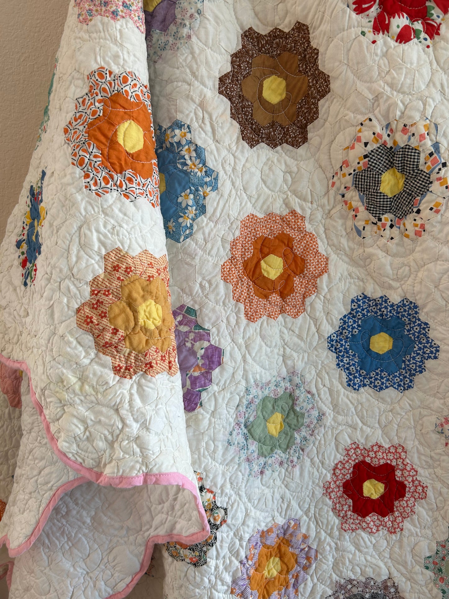 Flower Garden Quilt | Grandmother’s Flower Garden, Feedsack Fabrics & Pink Binding