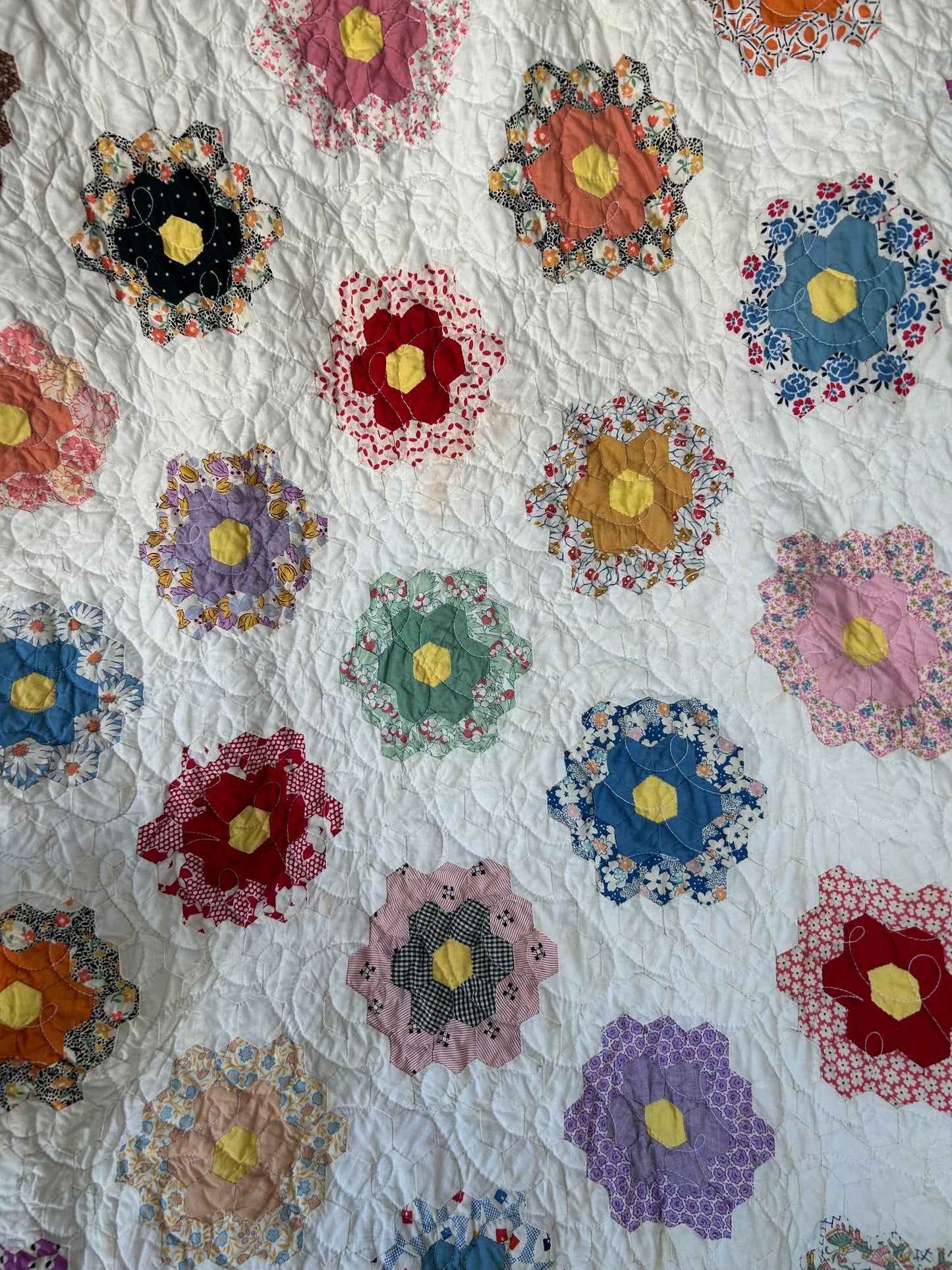 Flower Garden Quilt | Grandmother’s Flower Garden, Feedsack Fabrics & Pink Binding
