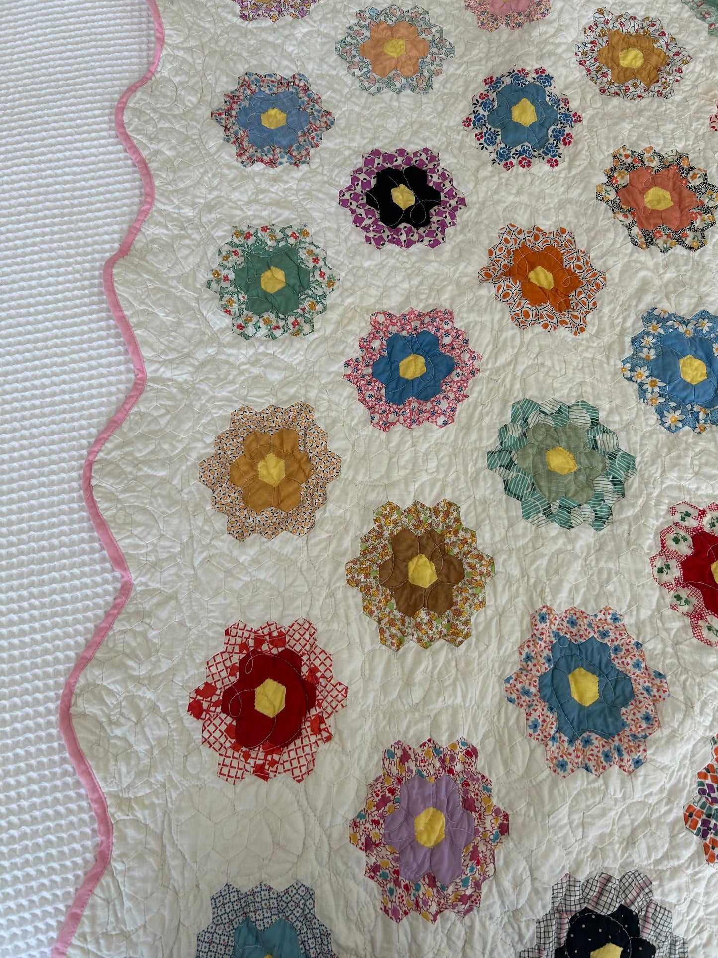 Flower Garden Quilt | Grandmother’s Flower Garden, Feedsack Fabrics & Pink Binding
