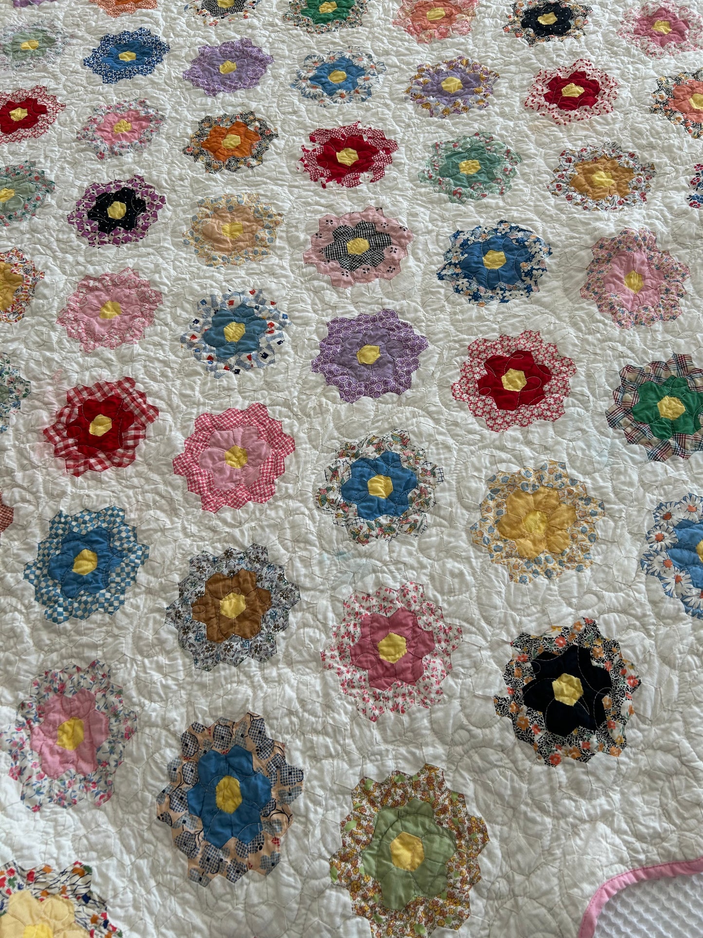 Flower Garden Quilt | Grandmother’s Flower Garden, Feedsack Fabrics & Pink Binding