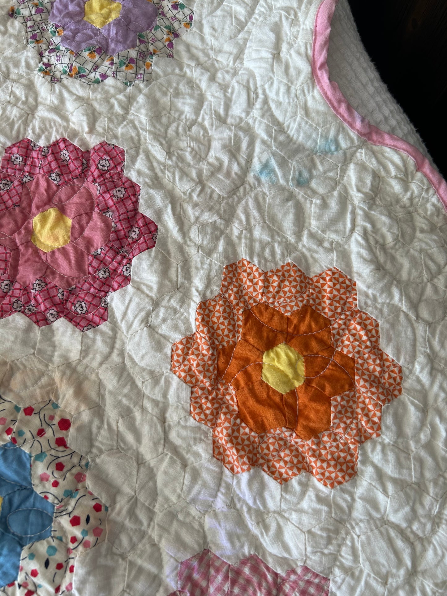 Flower Garden Quilt | Grandmother’s Flower Garden, Feedsack Fabrics & Pink Binding