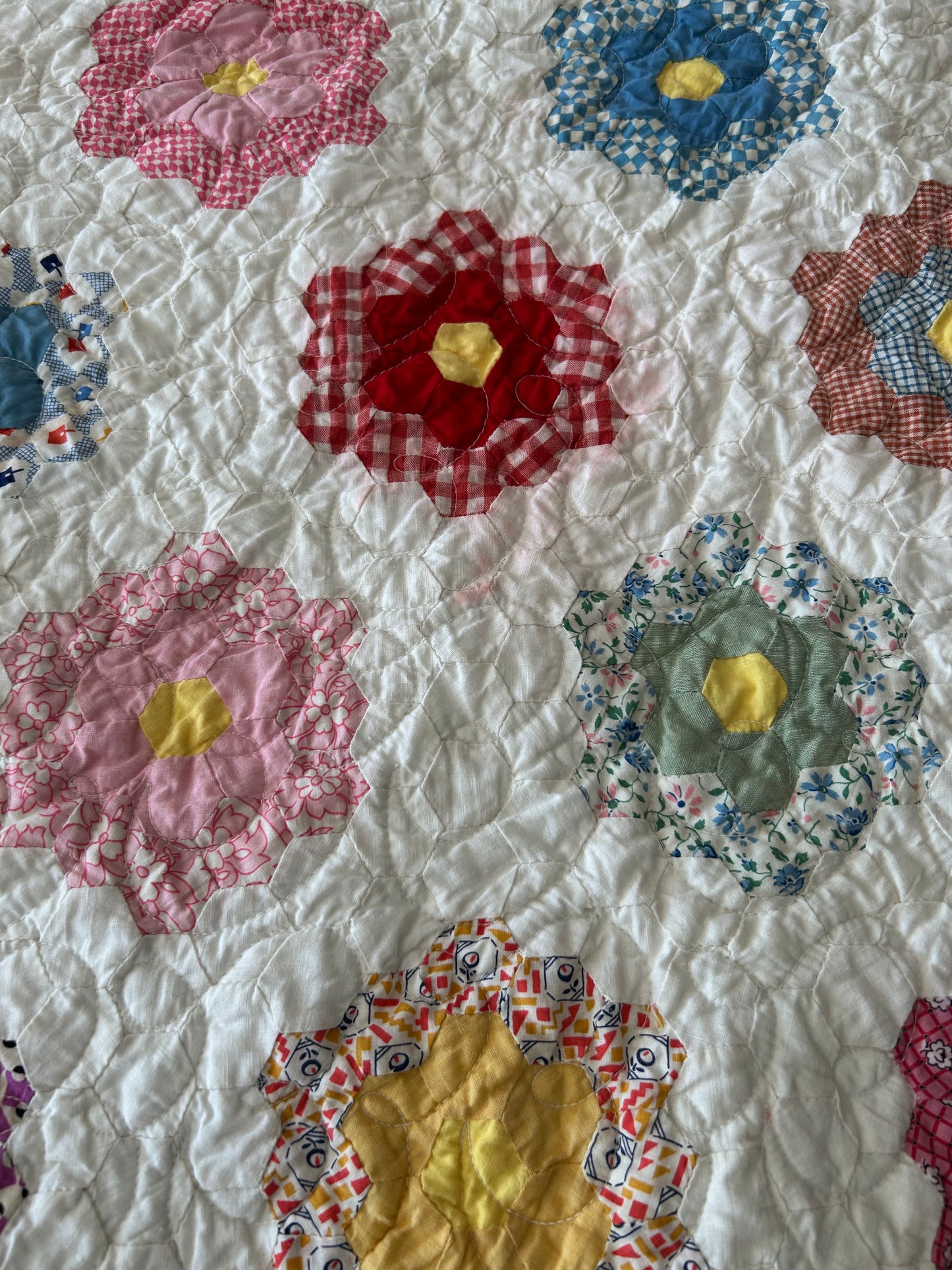 Flower Garden Quilt | Grandmother’s Flower Garden, Feedsack Fabrics & Pink Binding