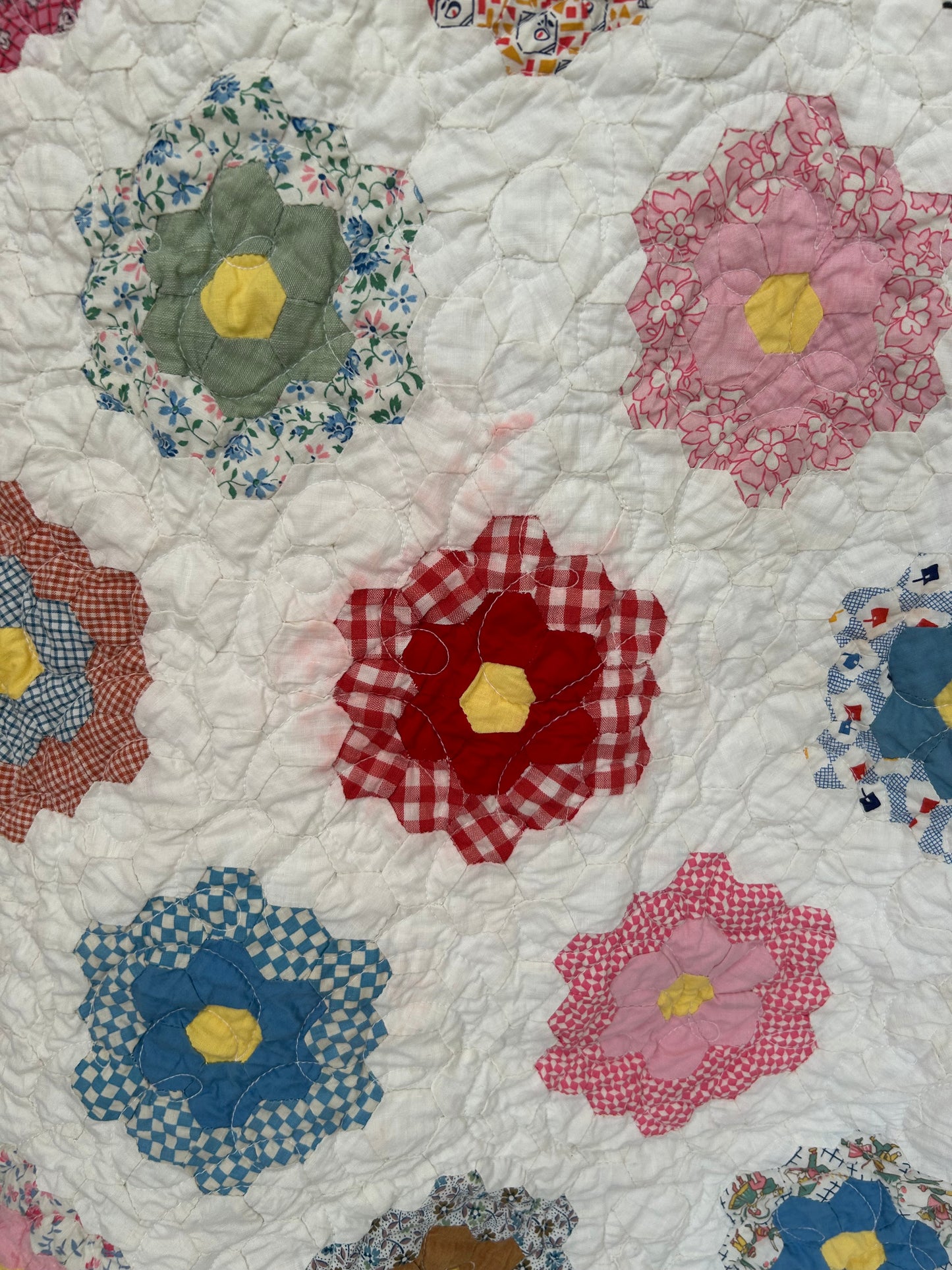 Flower Garden Quilt | Grandmother’s Flower Garden, Feedsack Fabrics & Pink Binding