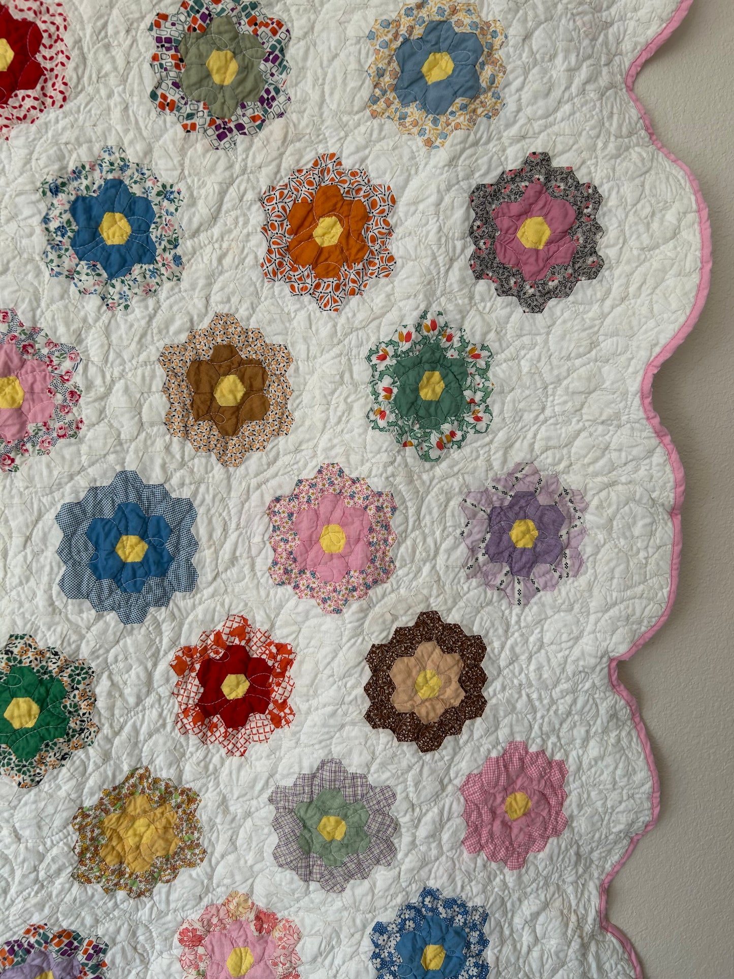 Flower Garden Quilt | Grandmother’s Flower Garden, Feedsack Fabrics & Pink Binding