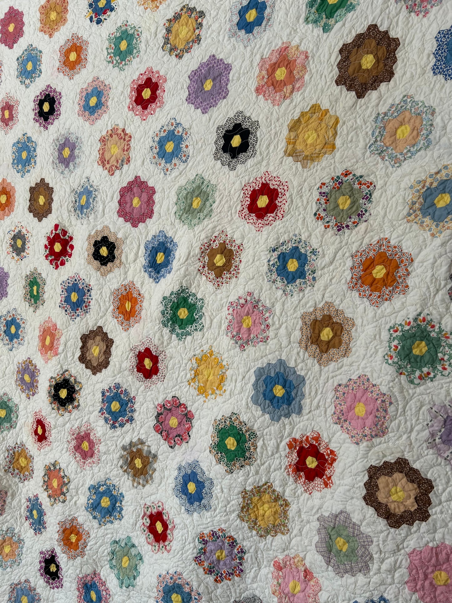 Flower Garden Quilt | Grandmother’s Flower Garden, Feedsack Fabrics & Pink Binding