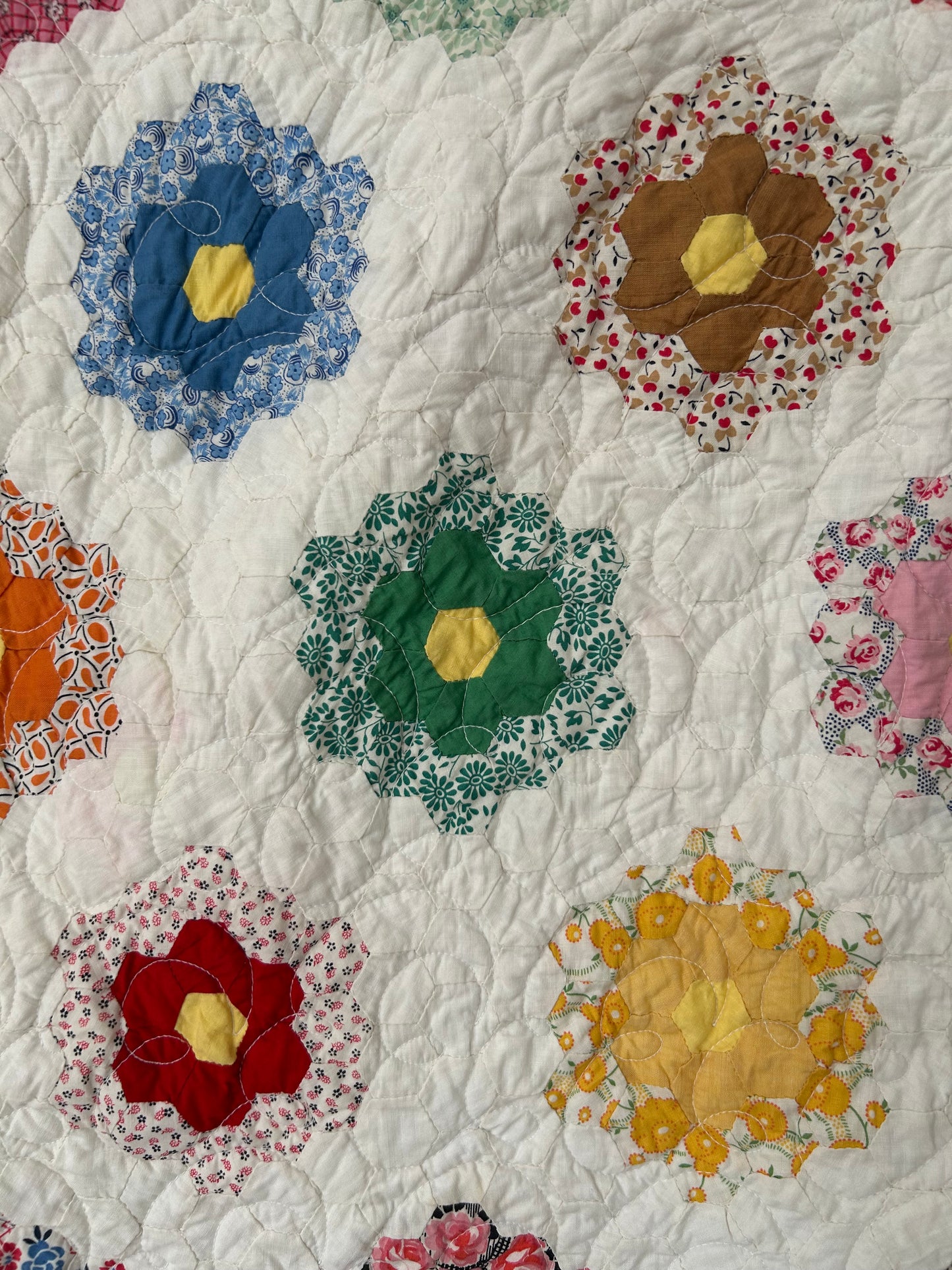 Flower Garden Quilt | Grandmother’s Flower Garden, Feedsack Fabrics & Pink Binding
